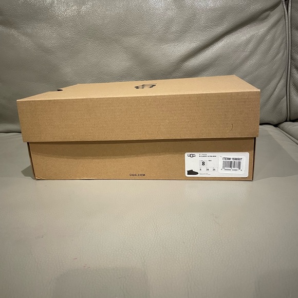 BNIB Authentic UGG Ultra Mini Black Size 8 Women’s - Picture 11 of 14
